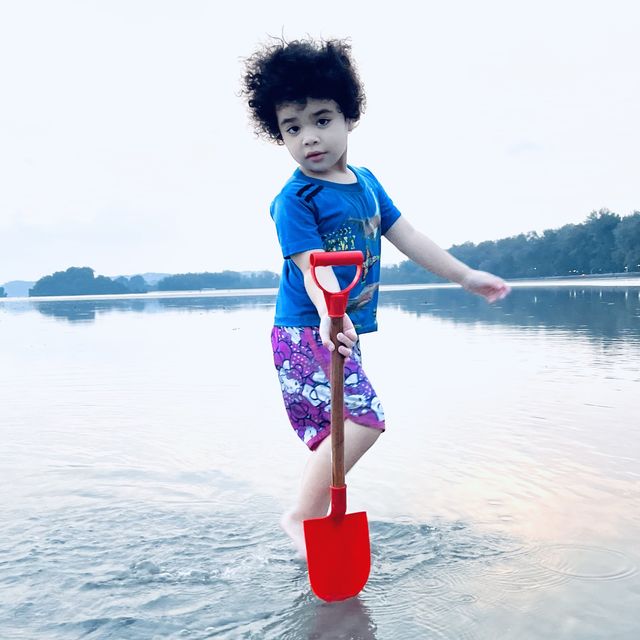 หาดนพรัตน์ธารา กับความงามสะดุดตายามเย็น