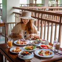 ที่พักเขาหลัก ใกล้หาดนางทอง (ทรายดำ)
