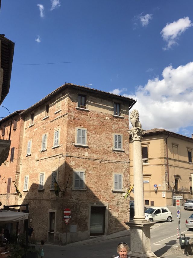 Going to Cantine- Winery in Montepulciano 