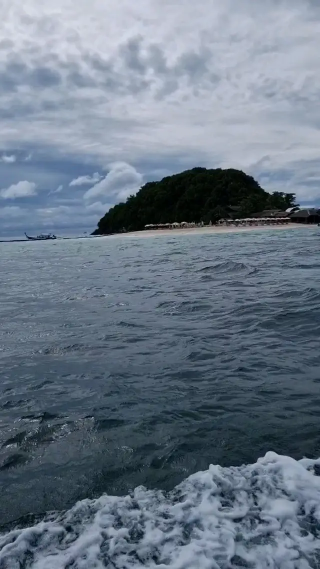 Swim with the fish 🐟🐠 at Koh Khai Nai!