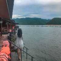 แพเหนือเขื่อนศรีนครินทร์