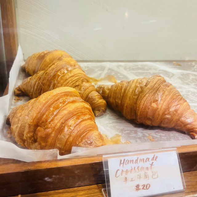 梅窩必食牛角包