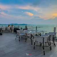 ที่พักติดทะเล เดินลงหาดได้เลย 