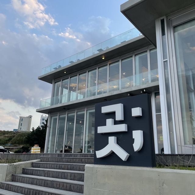 강릉여행 중 만난 하늘과 닿을 수 있을 것 같은 카페 : 곳;