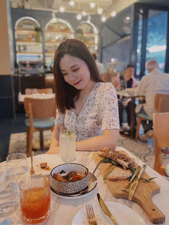 【堅尼地城】💙全新藍調地中海餐廳 🌅與黃昏海景共渡晚餐🍽