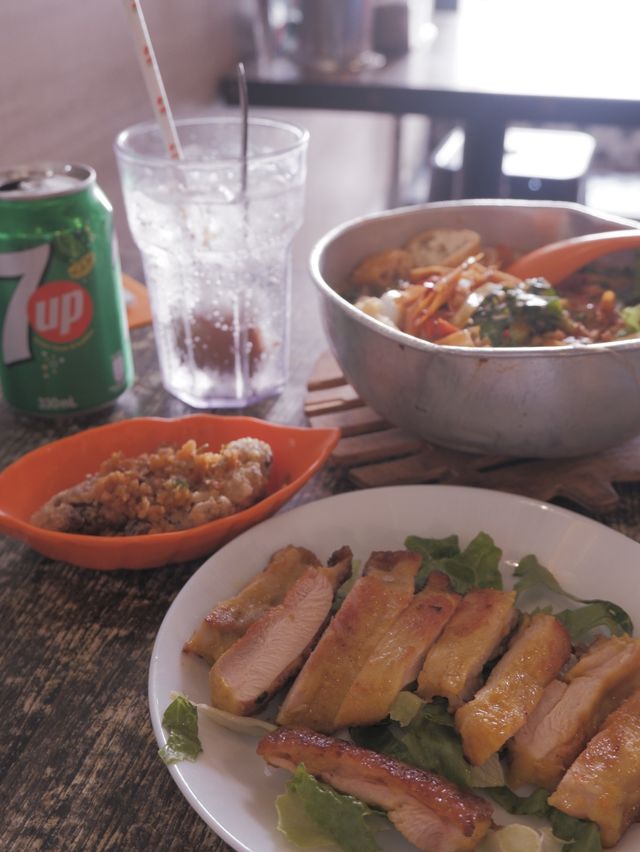 懷舊茶餐廳，嚐南洋特色料理 