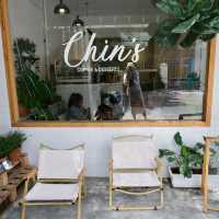 Chin’s cafe คาเฟ่มินิมอลใจกลางญาจาง