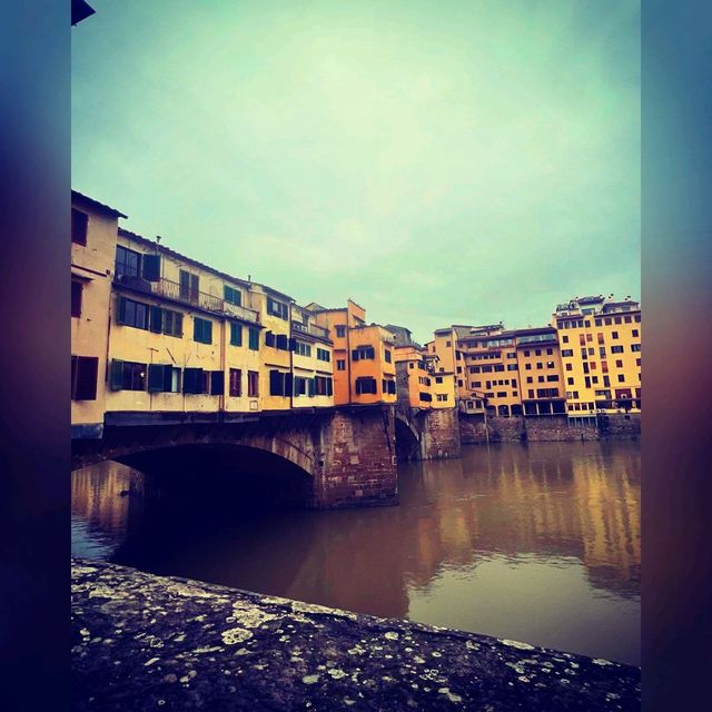 佛羅倫斯地標～阿諾河上的「老橋」Ponte Vecchio