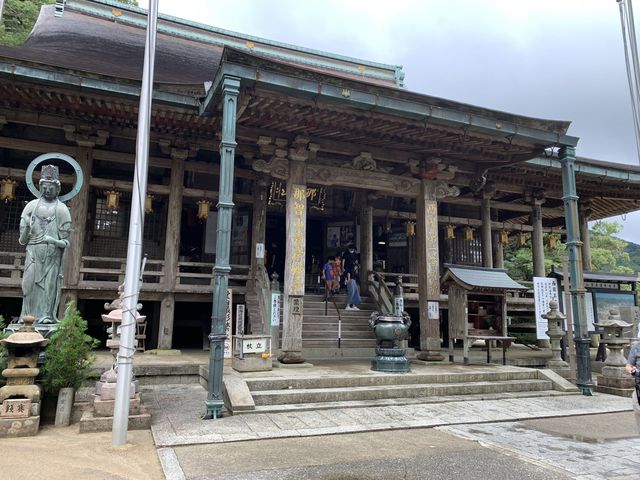 【歴史を感じる】那智の滝を見渡せる神社