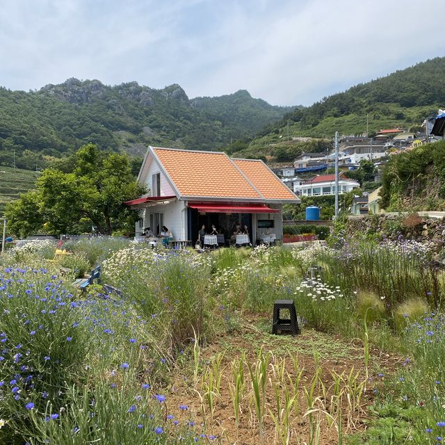 여름을 한껏 느낄 수 있는 남해 ‘카페톨’