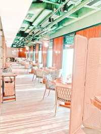 全海景粉紅 igable 餐廳  同閨蜜去High Tea ❤️當然要搵一間打卡able!  海港城Lady Nara 就係唔錯嘅選擇！ 休閒嘅粉紅色風格，泰式餐廳有度假風嘅感覺。 Afternoon