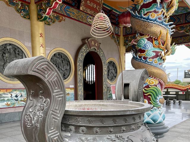 Lian Hua San Ching Tien Temple
