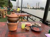 曼谷（昭拍耶河）觀賞河景食自助餐泰式火鍋「Yang Noey Saphan Phut」