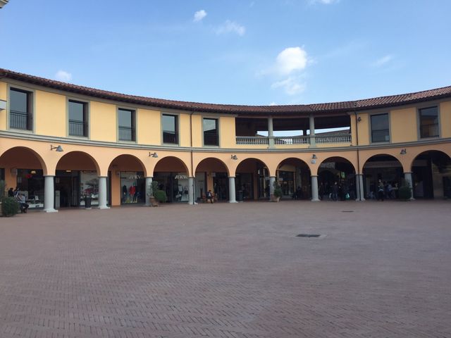 Shopping at the Valdichiana Outlet 