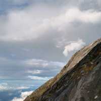 Tinggi tinggi Gunung Kinabalu 