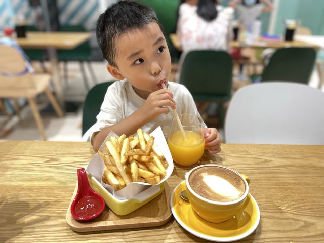 荃灣親子餐廳Donut cafe有得玩又有得食！