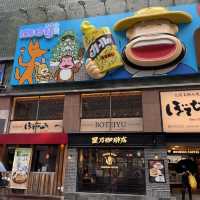 大阪南の戎橋筋商店街！