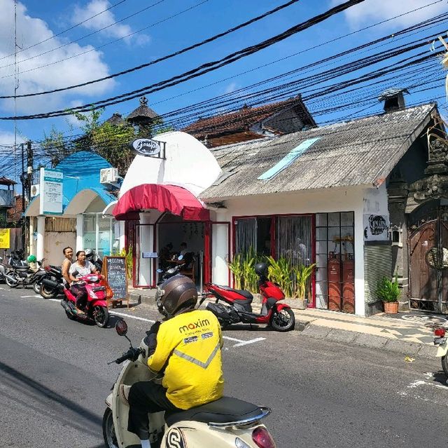 발리 Gossip’s Cafe Seminyak 햄버거에 육즙이 가격쌈