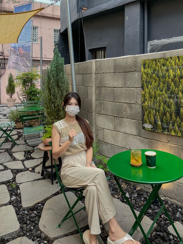 야외좌석이 예쁜 샬로우커피 성남점