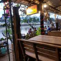 ร้านท่าน้ำต้นกุ่ม ร้านในตำนานลึกลับเมืองลับแล 