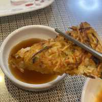 【神戸】大量のパンチャンが並ぶ隠れ韓国料理店