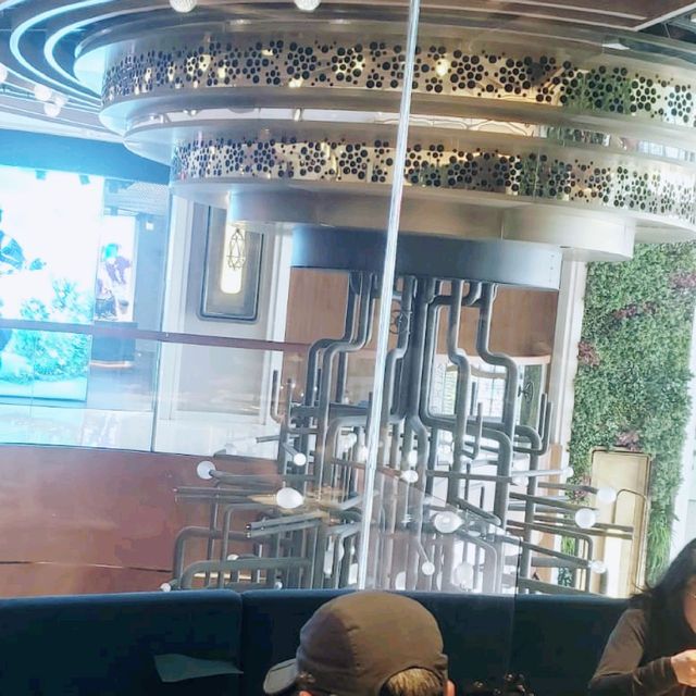 由11:30進食，兩小時美食充沛，而且座無虛席。