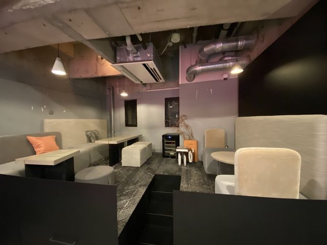 施設全体が個性的なアートホテルに宿泊。(フロント部分)