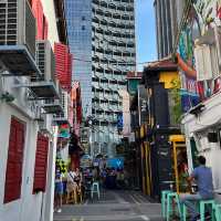 A narrow street in Singapore (Haji Lane) 