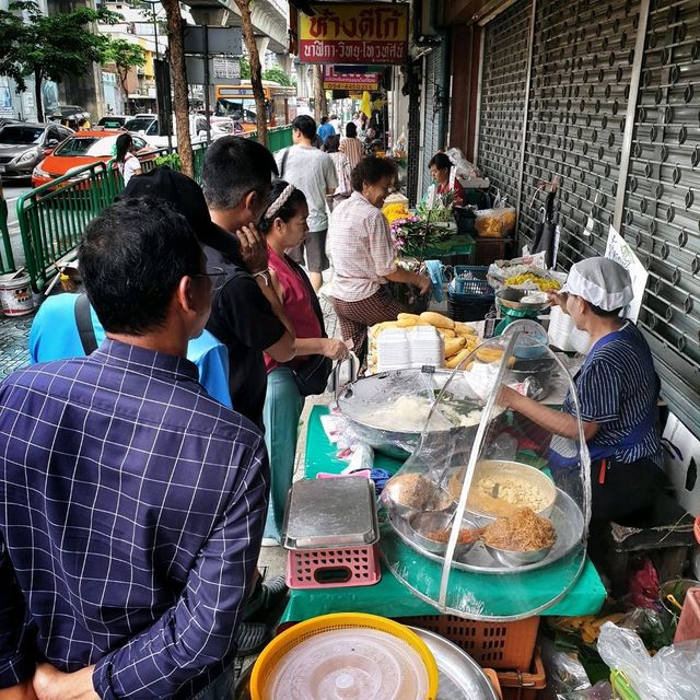 "หลบมุม ที่ สะพานควาย"