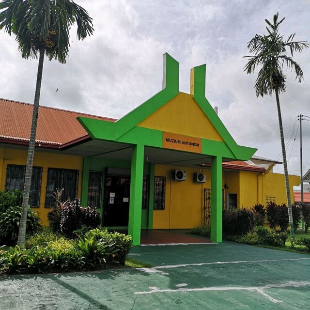 MUZIUM ANTANOM TENOM