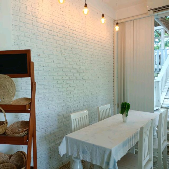 Ploychompu Cafe