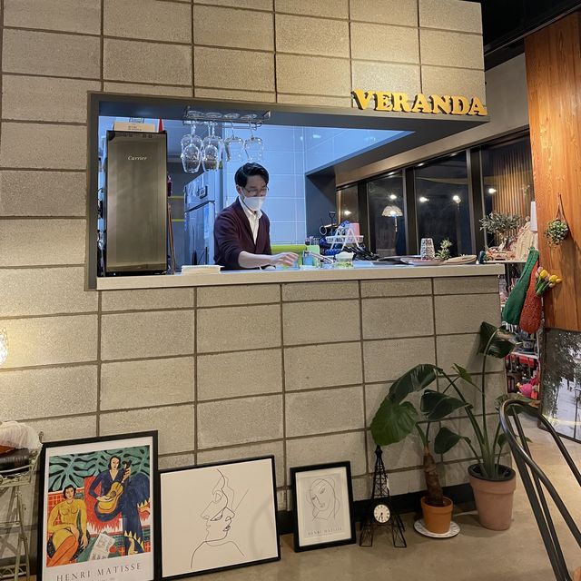 [부산 금정구] 크리스마스 분위기 물씬 풍기는 스위스 가정식 맛집 ‘베란다치즈’