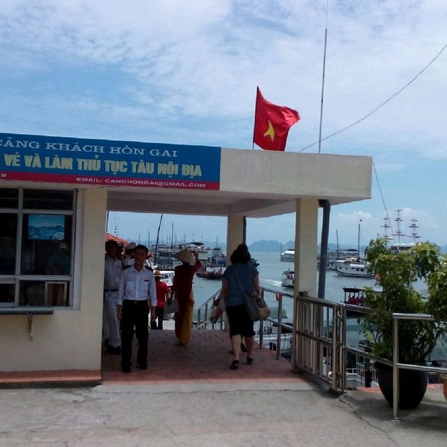 Paloma Cruise along Ha Long Bay