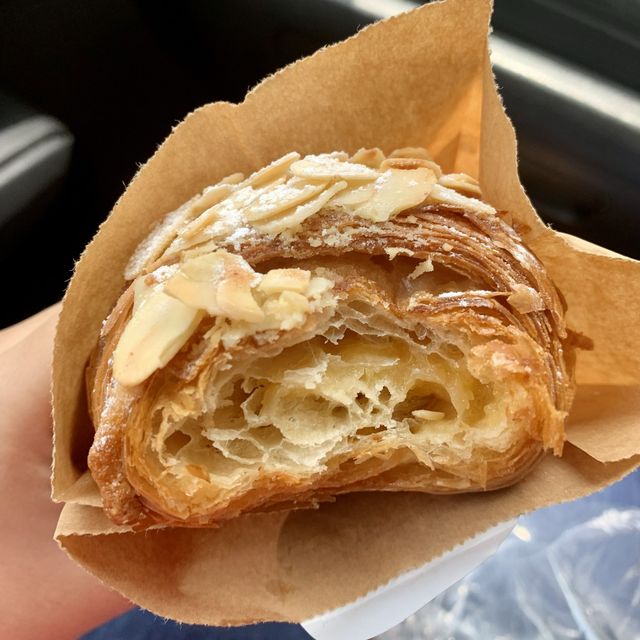 คาเฟ่ตึกแถวเก่ามาคู่กับครัวซองท์จึ้งใจ✨🥐