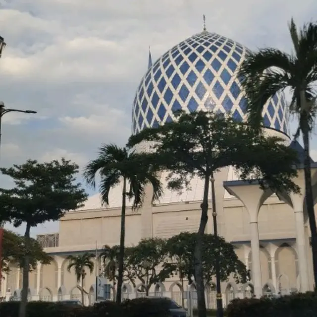 Masjid Shah Alam