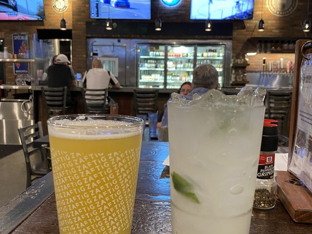 Beerhead Bar & Eatery- New Albany Restaurant 