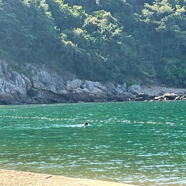Idyllic beach cove on Dapeng peninsula