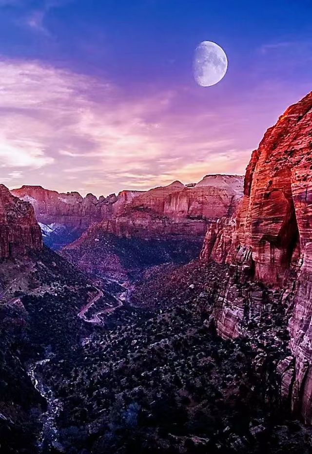 In the park, the scenery is concentrated in the Zion Canyon.