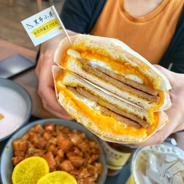 招牌人氣台式吐司｜黑布小巷
