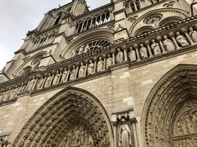 フランス🇫🇷 火災からの修復が行われているノートルダム大聖堂をご紹介