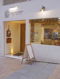 白色渡假風Cafe，推介超濃郁冬陰公意粉 