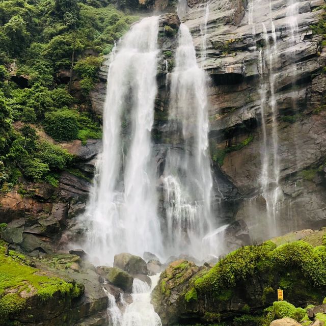 most beautiful waterfalls in Sri Lanka 