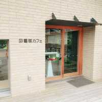ど迫力！イリエワニの剥製と記念撮影できる図書館　京都市動物園