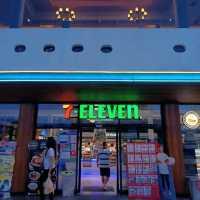 泰國最奢華7-Eleven旗艦店