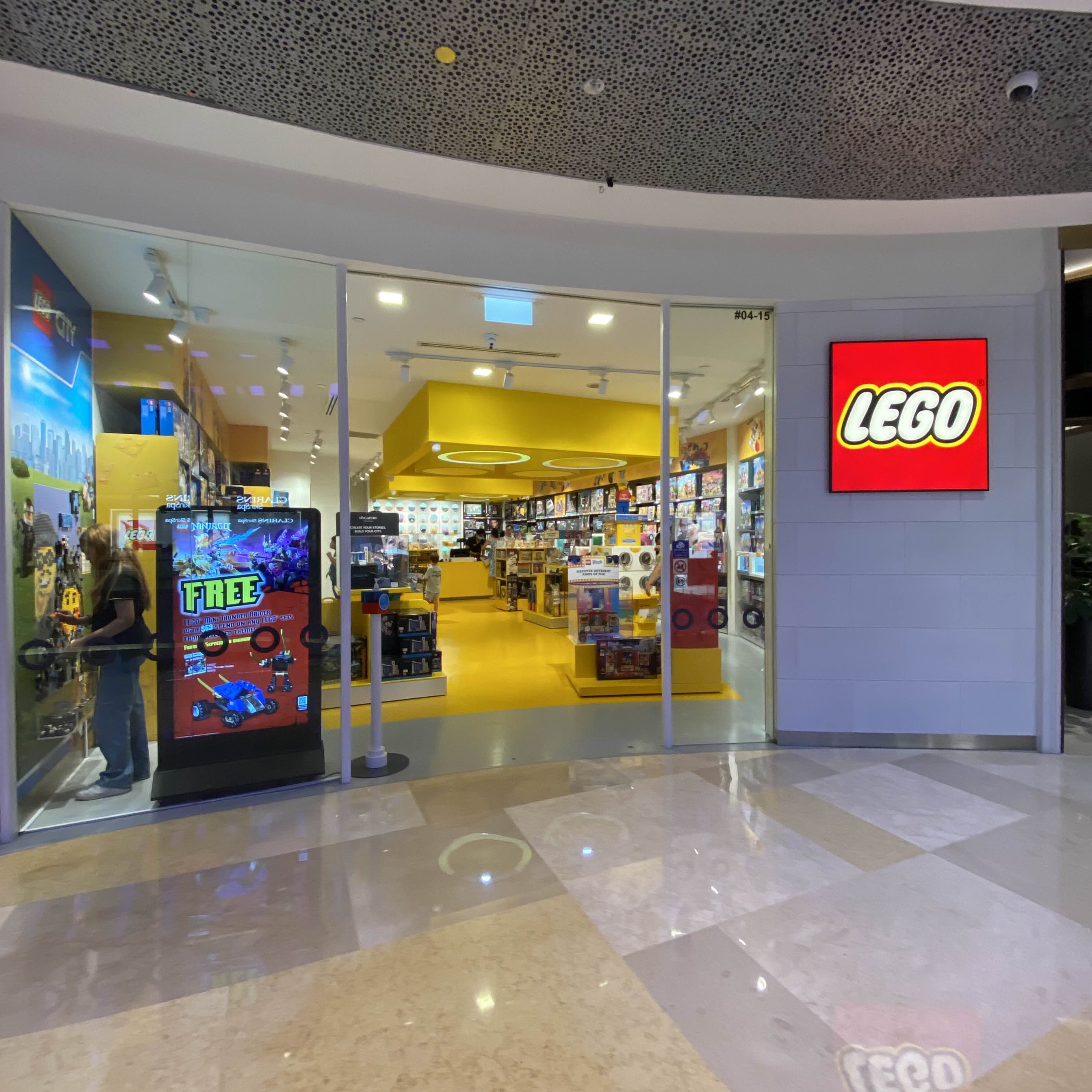 LEGO store, Orchard | Singapore Travelogues
