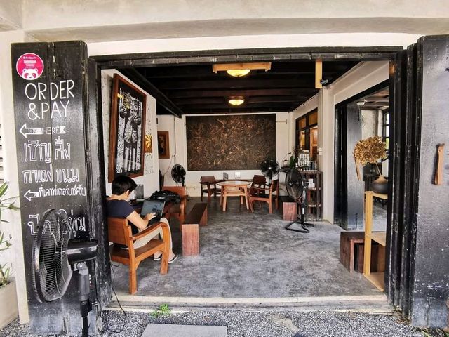 R.I.P Cafe' จิบกาแฟ แลงานศิลป์ในปัตตานี