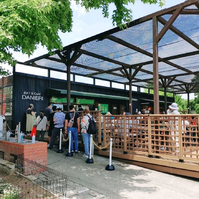 サファリパーク　EAT&Cafe ダニエル