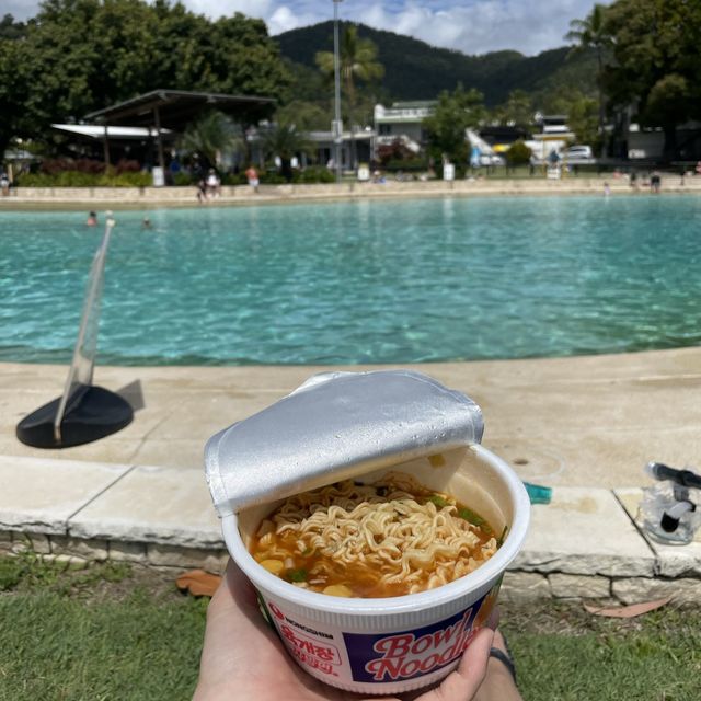 바다를 보며 인공비치에서 수영하기 ! [에얼리비치라군]