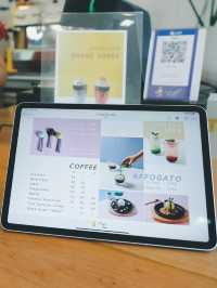 Daydream Café Chonburi  คาเฟ่ไอศครีมโทนขาวเหลือง