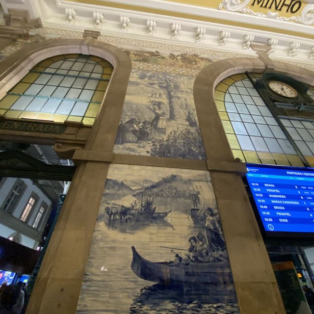 The charming São Bento Train Station 🇵🇹